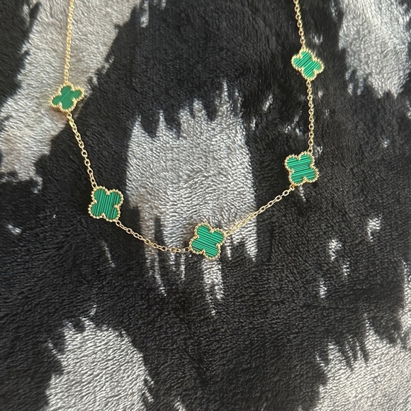 Elegant Gold Necklace with Green Clover Charms - Picture 3 of 3